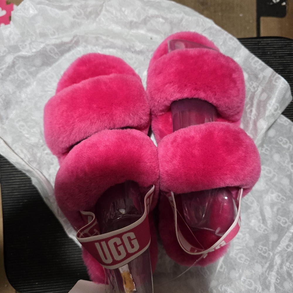 UGG Women's Oh Yeah Slippers without box- Size 6